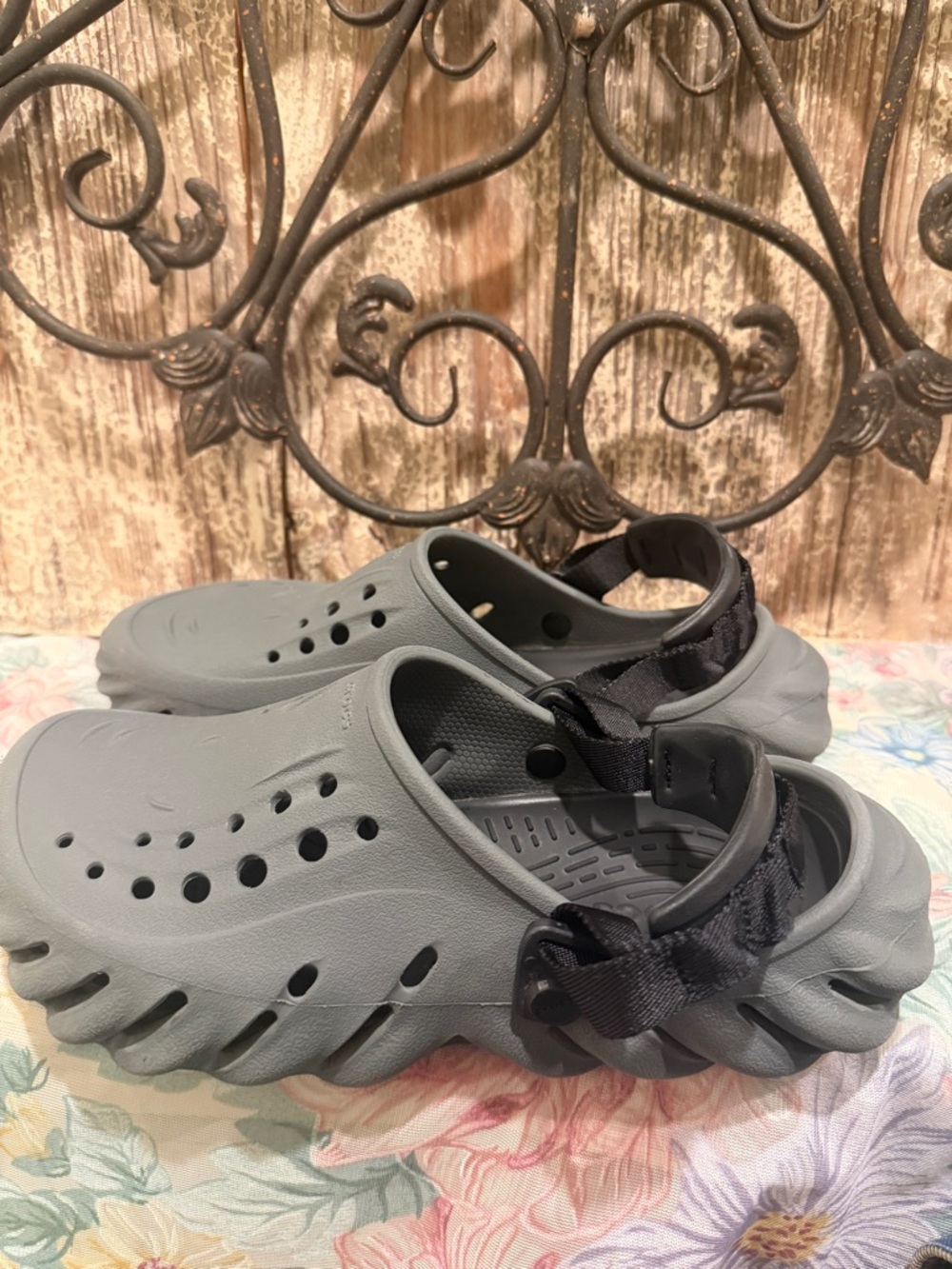 Crocs Clogs Unisex Mens 8women Size 10  Echo Sandals